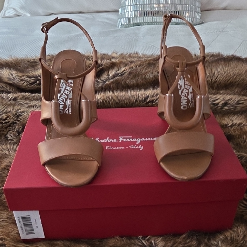 Salvatore Ferragamo Women's Brown Leather Sandals
